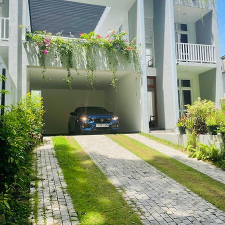 Oesis - Stylish Villa Steps From Historic Galle Fort Exterior photo