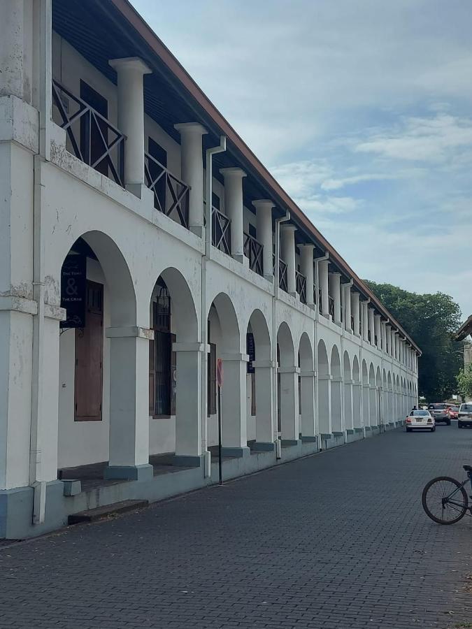 Oesis - Stylish Villa Steps From Historic Galle Fort Exterior photo